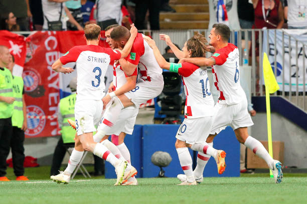 纳追求与马 纳追求与马